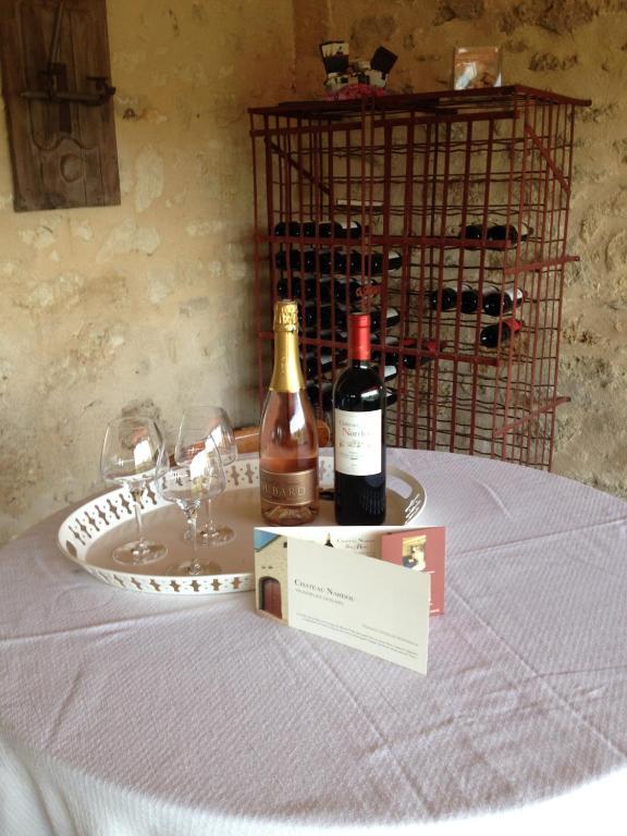 Chateau Nardou Hotell Saint-Sulpice-et-Cameyrac Rom bilde